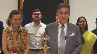 While some argue it is on the October 21 and others contradict saying it is actually on October 20, the French embassy did not stay aloof of the fun debate. (X Video grab/@FranceinIndia) While some argue it is on the October 21 and others contradict saying it is actually on October 20, the French embassy did not stay aloof of the fun debate. (X Video grab/@FranceinIndia)