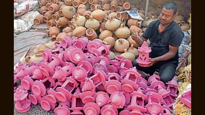 Once a sacred Diwali must-have symbolising prosperity and purity, the traditional hatdi now finds few buyers as urban consumers shift towards ornamental, ready-made versions. (Gurpreet Singh/HT) Once a sacred Diwali must-have symbolising prosperity and purity, the traditional hatdi now finds few buyers as urban consumers shift towards ornamental, ready-made versions. (Gurpreet Singh/HT)