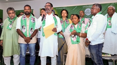 Jharkhand Chief Minister and Jharkhand Mukti Morcha (JMM) chief Hemant Soren with wife and party leader Kalpana Soren and others during the party's central committee meeting for the upcoming Bihar Assembly elections and the Ghatshila assembly bypoll, in Ranchi. (@HemantSorenJMM/X via PTI Photo) (@HemantSorenJMM) Jharkhand Chief Minister and Jharkhand Mukti Morcha (JMM) chief Hemant Soren with wife and party leader Kalpana Soren and others during the party's central committee meeting for the upcoming Bihar Assembly elections and the Ghatshila assembly bypoll, in Ranchi. (@HemantSorenJMM/X via PTI Photo) (@HemantSorenJMM)