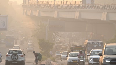 A layer of smog seen engulfed deteriorating the air quality in early hours of the morning at Shadipur in New Delhi, on Saturday, October 18, 2025. (Sanchit Khanna/Hindustan Times)