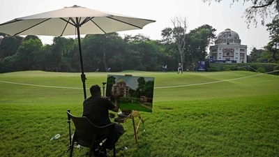 Gram it: An artist paints a Mughal-era heritage monument at the Delhi Golf Club where the DP World India Championship 2025 (Oct 16 to 19) is seeing action from some of the biggest names in the sport. (Photo: Arun Sankar/AFP)