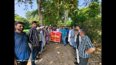 The group of 40 farmers was sent by the Jammu and Kashmir agriculture department. (HT Photo)