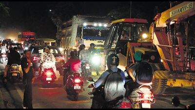Traffic congestion seen in Mohali’s industrial area, part of which is caused by heavy vehicles. The problems aggravates during peak office hours. (HT Photo) Traffic congestion seen in Mohali’s industrial area, part of which is caused by heavy vehicles. The problems aggravates during peak office hours. (HT Photo)