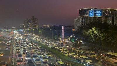 Traffic snarl near DLF Cyber City on Saturday. (Parveen Kumar/HT Photo) Traffic snarl near DLF Cyber City on Saturday. (Parveen Kumar/HT Photo)