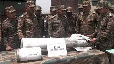 চিনা পিএল-১৫ এয়ার-টু-এয়ার মিসাইল। (ফাইল ছবি) চিনা পিএল-১৫ এয়ার-টু-এয়ার মিসাইল। (ফাইল ছবি)
