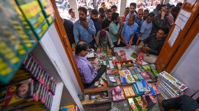 People in the national capital also rushed to buy green crackers for Diwali on Saturday as they went on sale today after the Supreme Court has permitted the sale of only eco-friendly crackers between October 18 (Dhanteras) and October 20 (Diwali). (Sanchit Khanna/ Hindustan Times)