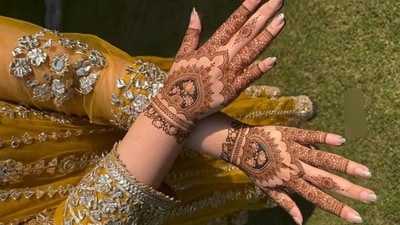 People burst crackers, exchange gifts, and dress in festive attire to mark Diwali’s joy. This elegant design blends symmetrical mandala work with delicate lotus motifs and intricate lacework on the fingers. (Pinterest) People burst crackers, exchange gifts, and dress in festive attire to mark Diwali’s joy. This elegant design blends symmetrical mandala work with delicate lotus motifs and intricate lacework on the fingers. (Pinterest)
