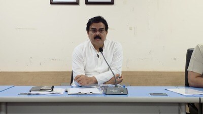 ఖరీఫ్ సీజన్లో ధాన్యం సేకరణ ప్రక్రియను రియల్ టైమ్ గవర్నెన్స్ సిస్టమ్ (RTGS) ద్వారా పర్యవేక్షించనున్నట్లు పౌర సరఫరాల శాఖ మంత్రి నాదెండ్ల మనోహర్ ప్రకటించారు. ఖరీఫ్ సీజన్లో ధాన్యం సేకరణ ప్రక్రియను రియల్ టైమ్ గవర్నెన్స్ సిస్టమ్ (RTGS) ద్వారా పర్యవేక్షించనున్నట్లు పౌర సరఫరాల శాఖ మంత్రి నాదెండ్ల మనోహర్ ప్రకటించారు.
