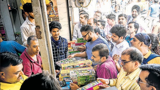 Chandni Chowk market crowded as Supreme Court relaxes ban on sale of firecrackers. (Sanchit Khanna/HT Photo)