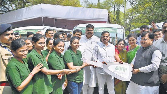 Forest minister Ganesh Naik inaugurated the E-Buggy Services at Sanjay Gandhi National Park on Sunday, marking a significant step towards promoting eco-friendly tourism and sustainable mobility within the park. (HT PHOTO)