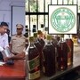 <p>రాష్ట్రవ్యాప్తంగా 2,620 మద్యం దుకాణాల లైసెన్సుల కోసం ప్రభుత్వం దరఖాస్తులను స్వీకరిస్తోంది. అయితే ఈ గడువు ఇవాళ్టితో(శనివారం) ముగియనుంది. శుక్రవారం ఒక్క రోజే 25 వేలు రాగా… మొత్తం సంఖ్య 50 వేలు దాటింది.</p>