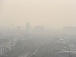 Smog engulfs South City 1 near Sector 44 in Gurugram on Sunday morning. (Parveen Kumar/HT)