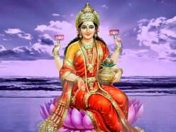 কালীপুজোয় বহু গৃহে অলক্ষ্মী বিদায় করে লক্ষ্মীপুজো রীতি