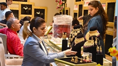Gold and silver jewellery, utensils, kitchenware, vehicles, clothing, electronics, and more witness substantial sales during Dhanteras. (ANI) Gold and silver jewellery, utensils, kitchenware, vehicles, clothing, electronics, and more witness substantial sales during Dhanteras. (ANI)