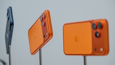 Know which flagship you should buy, the iPhone 17 Pro Max or wait for Galaxy S26 Ultra. (Bloomberg)