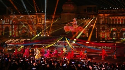 Deepotsav celebrations featured Ramayana-themed tableaux, folk performances, laser shows, and lighting up the city with millions of diyas. ( Deepak Gupta/Hindustan Times)