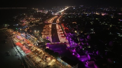 Diyas light up Ayodhya during the Deepotsav festivities in Uttar Pradesh. ( Deepak Gupta/Hindustan Times)