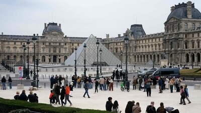 Louvre Museum was evacuated and closed for the day after the robbery. (AFP) Louvre Museum was evacuated and closed for the day after the robbery. (AFP)