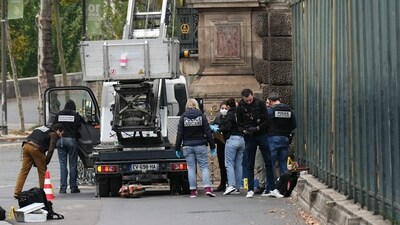 The thieves allegedly used a furniture elevator to enter the Louvre museum and stole "priceless" jewellery. (AFP) The thieves allegedly used a furniture elevator to enter the Louvre museum and stole "priceless" jewellery. (AFP)