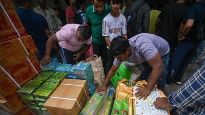 Green firecrackers sale is only allowed from October 18 to October 20. (Sanchit Khanna/HT Photo) Green firecrackers sale is only allowed from October 18 to October 20. (Sanchit Khanna/HT Photo)