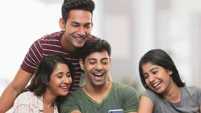 ১,৭৯৯ টাকার প্ল্যান: এই প্ল্যানটির ভ্যালিডিটি ৮৪ দিনের। এই প্ল্যানে আপনি প্রতিদিন ৩ GB ডেটা পাবেন। এই প্ল্যানেও আনলিমিটেড 5G ডেটা পাবেন। এই প্ল্যানের গ্রাহকদেেরও জিয়ো গোল্ডে দু'শতাংশ অতিরিক্ত সুবিধা দেওয়া হয়। 
