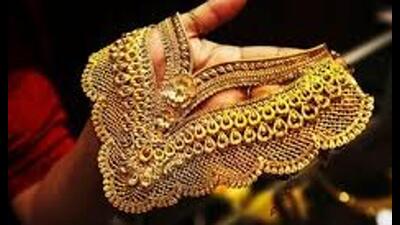 Markets in Chowk, Aminabad, and Alambagh buzzed till Sunday 3 am amid record sales (Sourced)