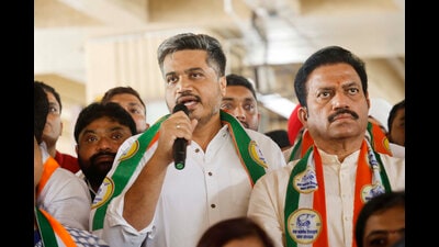 Navi Mumbai, India - Aug. 20, 2025:Rohit Pawar leads protest alleging ?5,000-cr CIDCO land scam.at CBD in Navi Mumbai, India, on Wednesday, August 20, 2025. (Photo by Bachchan Kumar/ HT PHOTO) (HT PHOTO) Navi Mumbai, India - Aug. 20, 2025:Rohit Pawar leads protest alleging ?5,000-cr CIDCO land scam.at CBD in Navi Mumbai, India, on Wednesday, August 20, 2025. (Photo by Bachchan Kumar/ HT PHOTO) (HT PHOTO)