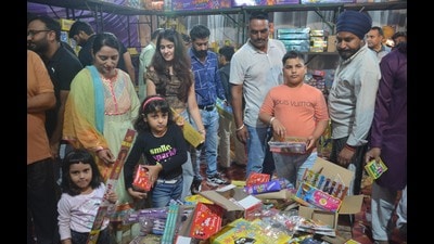 People shopping In firecrackers market in Sector 5, Panchkuka, on Sunday. (Sant Arora/HT) People shopping In firecrackers market in Sector 5, Panchkuka, on Sunday. (Sant Arora/HT)