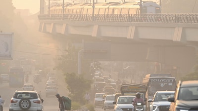 A layer of smog seen engulfed deteriorating the air quality in early hours of the morning at Shadipur in New Delhi, India, on Saturday, October 18, 2025. (HT Photo/Sanchit Khanna)