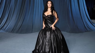 Charli XCX wore a strapless, leather dress to the fifth annual Academy Museum Gala in Los Angeles.&nbsp; (REUTERS)