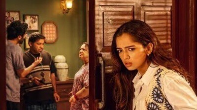 আহসাস চান্নার নতুন ছবি 'গ্রেটার ক্ল্যাশ' নেটফ্লিক্সে এসেছে। দর্শকরা ছবিটির গল্প এবং অভিনেতাদের অভিনয় পছন্দ করছেন। মজার বিষয় হল, ছবিটি হৃতিক রোশন সহ অনেক বড় তারকাদের ছবিকে ছাড়িয়ে সর্বাধিক আয়কারী ছবি হয়ে উঠেছে। এই দীপাবলিতে মানুষ এই ছবিটি দেখছে। আহসাস চান্নার নতুন ছবি 'গ্রেটার ক্ল্যাশ' নেটফ্লিক্সে এসেছে। দর্শকরা ছবিটির গল্প এবং অভিনেতাদের অভিনয় পছন্দ করছেন। মজার বিষয় হল, ছবিটি হৃতিক রোশন সহ অনেক বড় তারকাদের ছবিকে ছাড়িয়ে সর্বাধিক আয়কারী ছবি হয়ে উঠেছে। এই দীপাবলিতে মানুষ এই ছবিটি দেখছে।