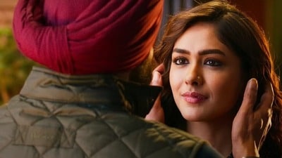 অজয় দেবগনের ছবি 'সন অফ সর্দার ২' বক্স অফিসে তেমন ভালো ব্যবসা করতে পারেনি, তবে এট এখন নেটফ্লিক্সে হিট। ছবিটি ট্রেন্ডিংয়ে ৭ নম্বরে রয়েছে। অজয় দেবগনের ছবি 'সন অফ সর্দার ২' বক্স অফিসে তেমন ভালো ব্যবসা করতে পারেনি, তবে এট এখন নেটফ্লিক্সে হিট। ছবিটি ট্রেন্ডিংয়ে ৭ নম্বরে রয়েছে।