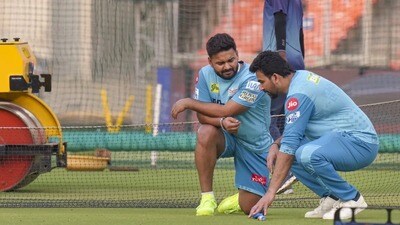 জাহির খানের নামে রেকর্ড: ভারতের প্রাক্তন তারকা পেসার জহির খানের নামেই আন্তর্জাতিক ক্রিকেটে ভারতের হয়ে সবচেয়ে বেশিবার শূন্য রানে আউট হওয়ার রেকর্ড রয়েছে। তিনি কেরিয়ারে মোট ৪৩ বার শূন্য রানে (ডাক) আউট হয়েছেন। বিরাট এবং জাহির খানের মধ্যে এখন মাত্র চারটি ডাকের পার্থক্য রয়েছে। (ফাইল ছবি, সৌজন্যে পিটিআই) জাহির খানের নামে রেকর্ড: ভারতের প্রাক্তন তারকা পেসার জহির খানের নামেই আন্তর্জাতিক ক্রিকেটে ভারতের হয়ে সবচেয়ে বেশিবার শূন্য রানে আউট হওয়ার রেকর্ড রয়েছে। তিনি কেরিয়ারে মোট ৪৩ বার শূন্য রানে (ডাক) আউট হয়েছেন। বিরাট এবং জাহির খানের মধ্যে এখন মাত্র চারটি ডাকের পার্থক্য রয়েছে। (ফাইল ছবি, সৌজন্যে পিটিআই)