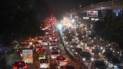 Delhi, Noida, Ghaziabad, Gurugram have been witnessing long traffic snarls amid Diwali rush (Arvind Yadav/HT Photo) Delhi, Noida, Ghaziabad, Gurugram have been witnessing long traffic snarls amid Diwali rush (Arvind Yadav/HT Photo)