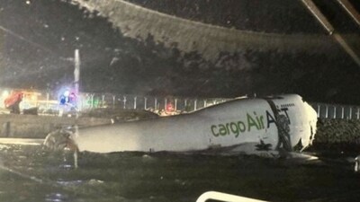 The plane was flying from Dubai to Hong Kong. (X) The plane was flying from Dubai to Hong Kong. (X)