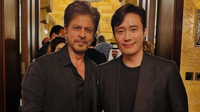 Lee Byung-hun shared pictures with Shah Rukh Khan on Instagram. Lee Byung-hun shared pictures with Shah Rukh Khan on Instagram.