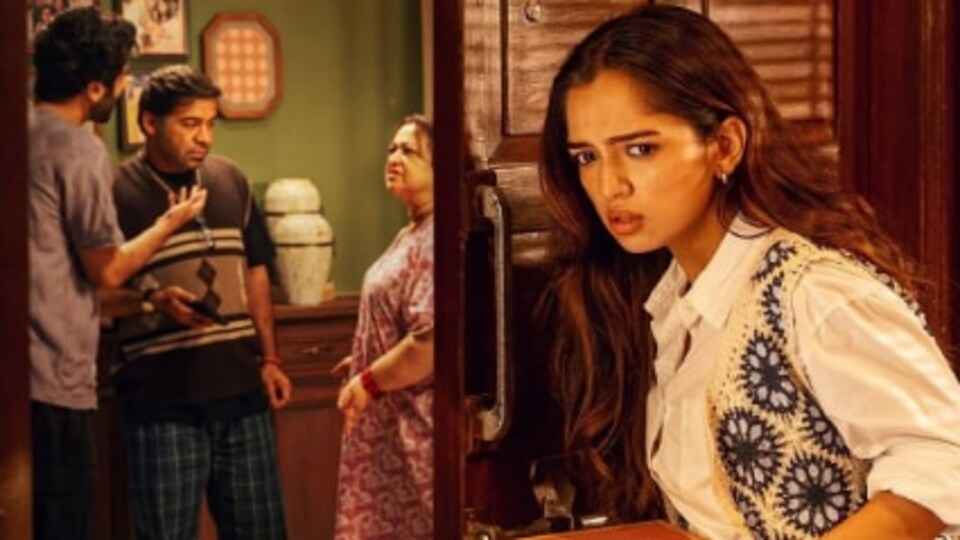 <p>నెట్‌ఫ్లిక్స్‌లో అహసాస్ చన్నా కొత్త సినిమా 'గ్రేటర్ కలేష్' విడుదలైంది. సినిమా కథ, నటీనటుల నటన ప్రేక్షకులను ఆకట్టుకుంటున్నాయి. విశేషమేమిటంటే, ఈ సినిమా విడుదలైన వెంటనే హృతిక్ రోషన్‌తో పాటు పలువురు పెద్ద స్టార్ల సినిమాలను వెనక్కి నెట్టి అగ్రస్థానాన్ని కైవసం చేసుకుంది.</p>