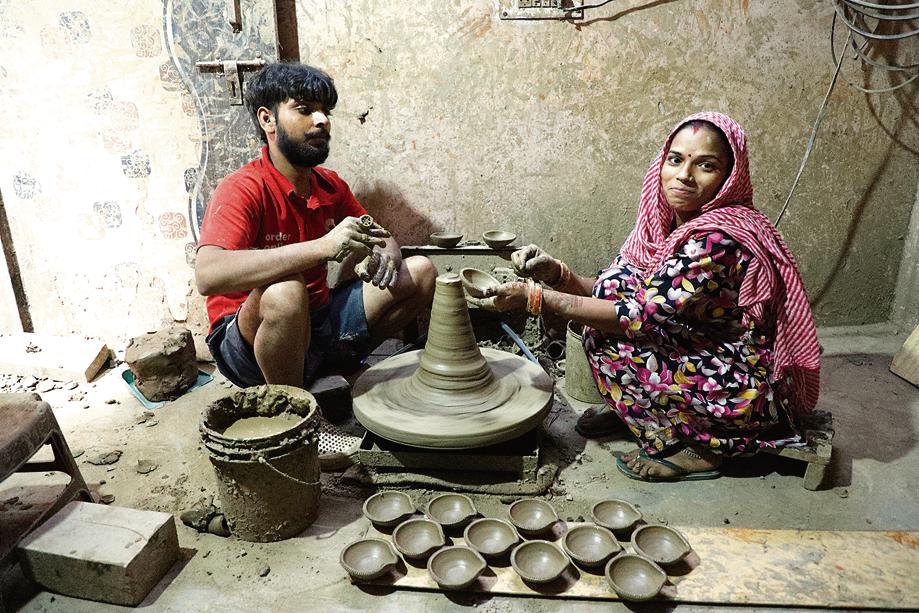Dinesh Kumar and his wife Saroj proudly carry forward their family’s age-old tradition of pottery at Kumhar Gram. Dinesh Kumar and his wife Saroj proudly carry forward their family’s age-old tradition of pottery at Kumhar Gram.