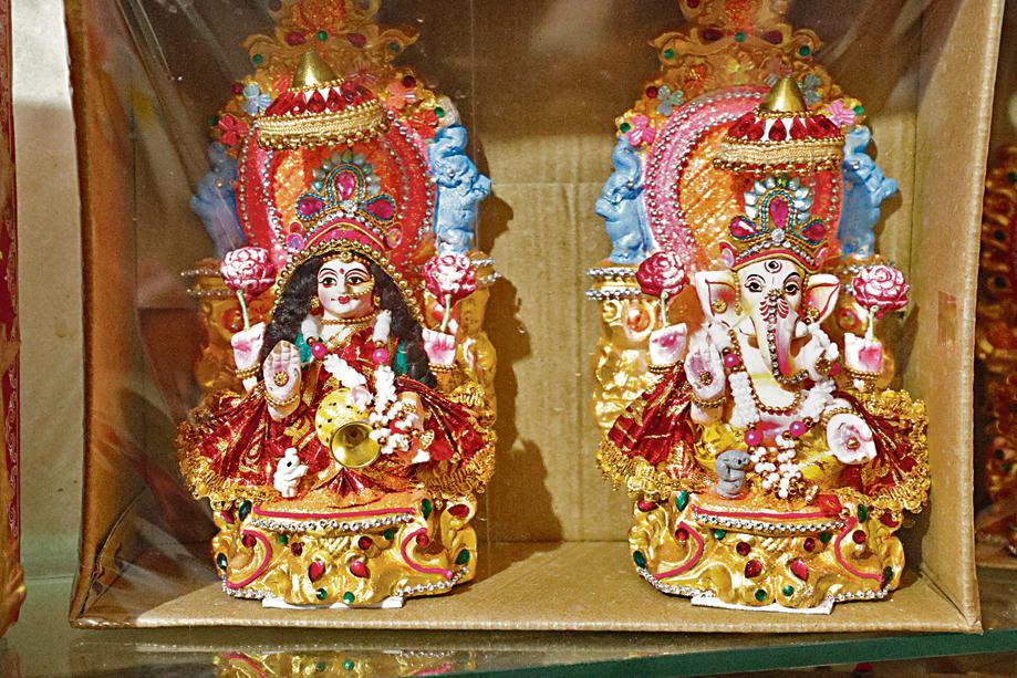 For Diwali puja, these intricately designed Lakshmi-Ganesha idols are a must buy! Price: ₹250/pair. For Diwali puja, these intricately designed Lakshmi-Ganesha idols are a must buy! Price: ₹250/pair.