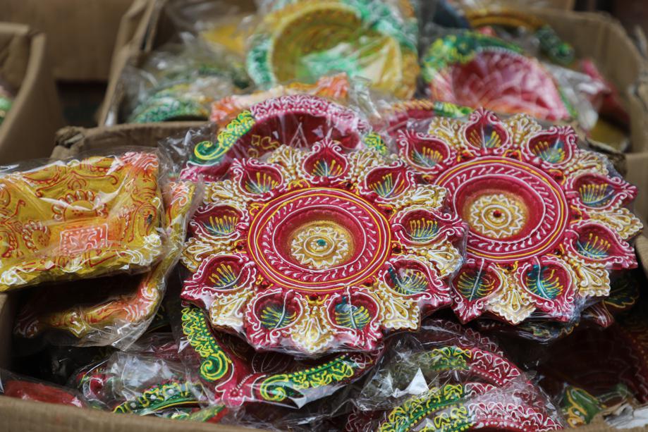 Exquisitely painted diya thalis can turn your puja rituals into a visual delight. Price: ₹80 Exquisitely painted diya thalis can turn your puja rituals into a visual delight. Price: ₹80