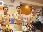 In a ‘special Diwali return gift’, Mumbai Police delighted citizens by handing over 800 recovered phones to their owners.