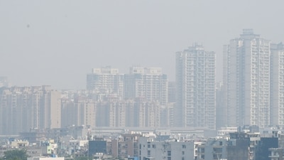 Noida, India � Oct. 17, 2025: A view of skyscrapers in Noida city shrouded in thick smog on Friday afternoon, ahead of Diwali. Rising pollution levels have reduced visibility and worsened air quality across the Delhi-NCR region, in Noida, India, on October 17, 2025. (Photo by Sunil Ghosh / Hindustan Times) ( ) Noida, India � Oct. 17, 2025: A view of skyscrapers in Noida city shrouded in thick smog on Friday afternoon, ahead of Diwali. Rising pollution levels have reduced visibility and worsened air quality across the Delhi-NCR region, in Noida, India, on October 17, 2025. (Photo by Sunil Ghosh / Hindustan Times) ( )