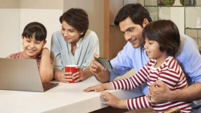 ৯৭৯ টাকার প্ল্যান: Airtel-এর এই প্ল্যানটির বৈধতা ৮৪ দিনের। এতে আপনি ইন্টারনেট ব্যবহারের জন্য প্রতিদিন 2জিবি ডেটা পাবেন। এই প্ল্যানে ২২টিরও বেশি OTT অ্যাপের অ্যাক্সেস পাওয়া যাবে। 