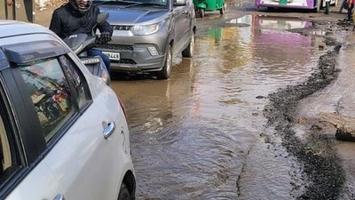 A Bengaluru resident shared a photograph of a massive pothole that resembled a mini-lake. (X/@FI_InvestIndia)
