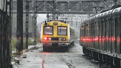 Mumbai, India. August 19, 2025: Local train stranded at Sion Station due to waterlogging on the railway track. Mumbai City experienced heavy rainfall. The India Meteorological Department (IMD) issued a red alert to Mumbai and neighbouring Thane and Palghar districts. Mumbai, India. August 19, 2025. (Photo by Raju Shinde/ Hindustan Times) (Raju Shinde) Mumbai, India. August 19, 2025: Local train stranded at Sion Station due to waterlogging on the railway track. Mumbai City experienced heavy rainfall. The India Meteorological Department (IMD) issued a red alert to Mumbai and neighbouring Thane and Palghar districts. Mumbai, India. August 19, 2025. (Photo by Raju Shinde/ Hindustan Times) (Raju Shinde)