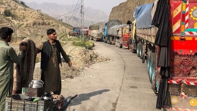 A tea vendor stands near the stalled vehicles near the closed Pakistan-Afghanistan border town of Torkham on October 19, 2025, after cross-border clashes between the two countries. Pakistan and Afghanistan agreed to an "immediate ceasefire" at talks in Doha, after at least 10 Afghans were killed in Pakistani air strikes that broke an earlier truce. (Photo by Basit GILANI / AFP) (AFP) A tea vendor stands near the stalled vehicles near the closed Pakistan-Afghanistan border town of Torkham on October 19, 2025, after cross-border clashes between the two countries. Pakistan and Afghanistan agreed to an "immediate ceasefire" at talks in Doha, after at least 10 Afghans were killed in Pakistani air strikes that broke an earlier truce. (Photo by Basit GILANI / AFP) (AFP)