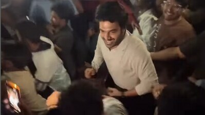 థియేటర్లో డ్యాన్స్ చేస్తున్న కిరణ్ అబ్బవరం (instagram-Kiran Abbavaram) థియేటర్లో డ్యాన్స్ చేస్తున్న కిరణ్ అబ్బవరం (instagram-Kiran Abbavaram)