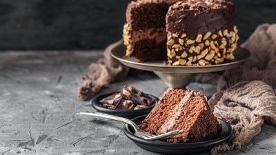 Many healthy foods too spike blood sugar, sometimes even more than chocolate cake. (Picture credit: Freepik) Many healthy foods too spike blood sugar, sometimes even more than chocolate cake. (Picture credit: Freepik)