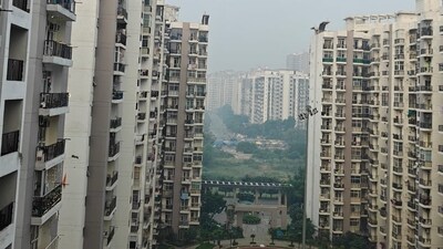 At 10 am, two monitoring stations in Delhi recorded AQI in the severe category on Monday, as per CPCB data. (HT.com)
