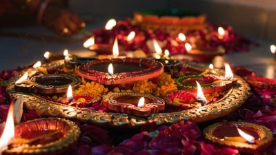 Salaried employees get festival bonus on Diwali. Self-employed persons also get additional income through sales & commissions as spending increases during this festival period (Pexel)